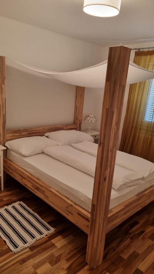 Casa Emma With Pool Appartamento *